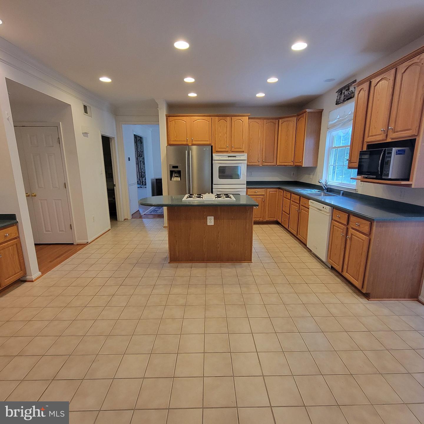 811 Lamoka Dr Property Photo 13