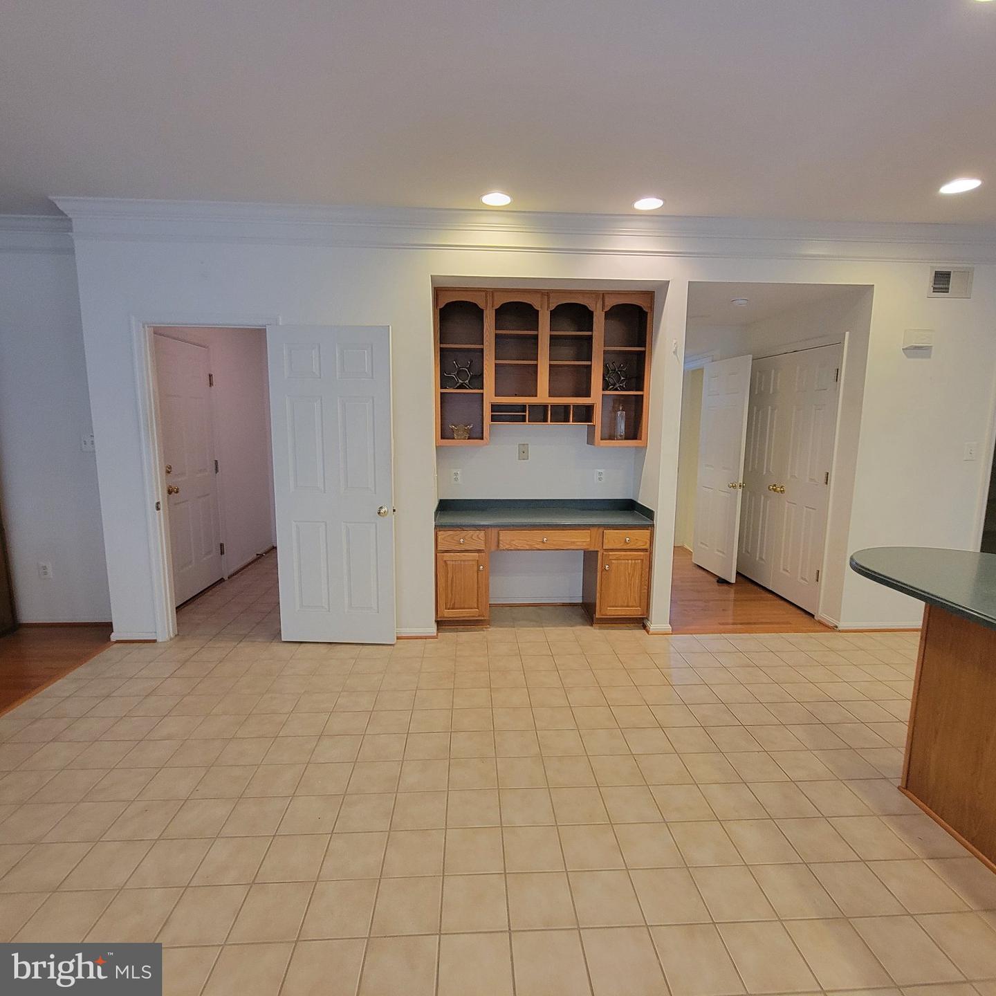 811 Lamoka Dr Property Photo 14