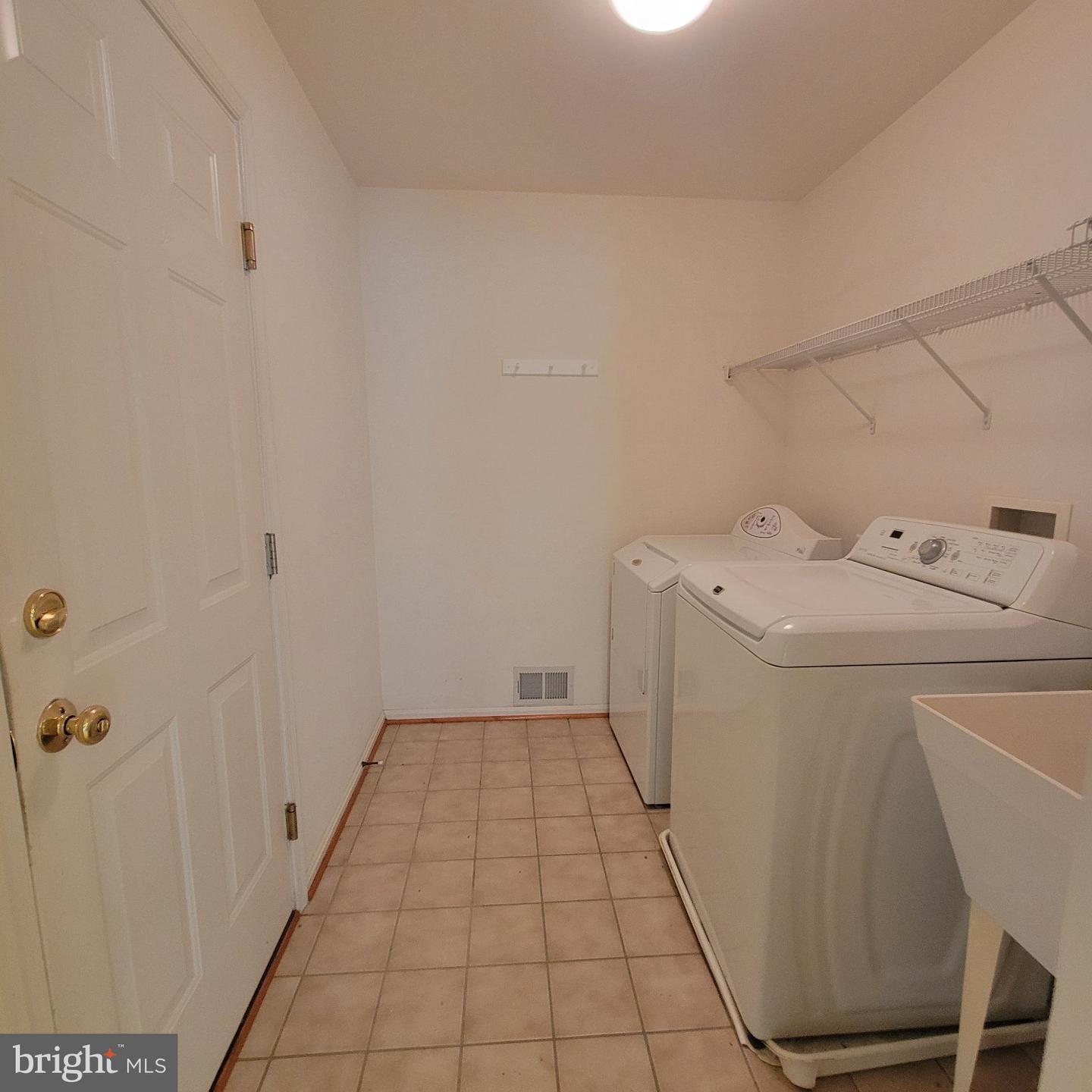 811 Lamoka Dr Property Photo 16
