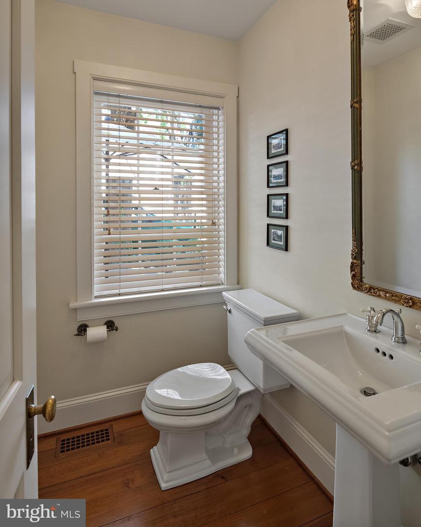 16 Maryland Ave Property Photo 23