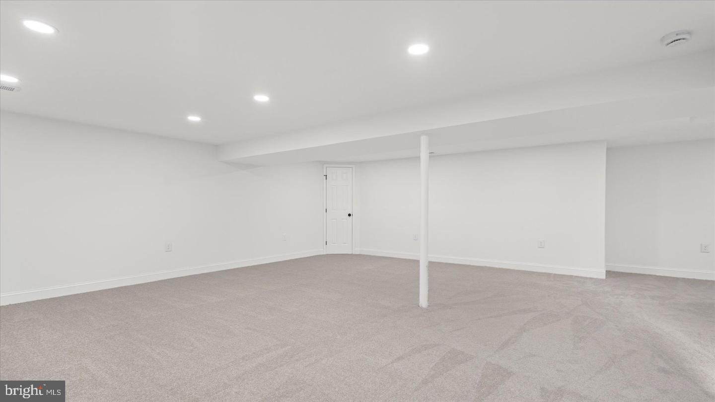 7956 Oakwood Rd Property Photo 29