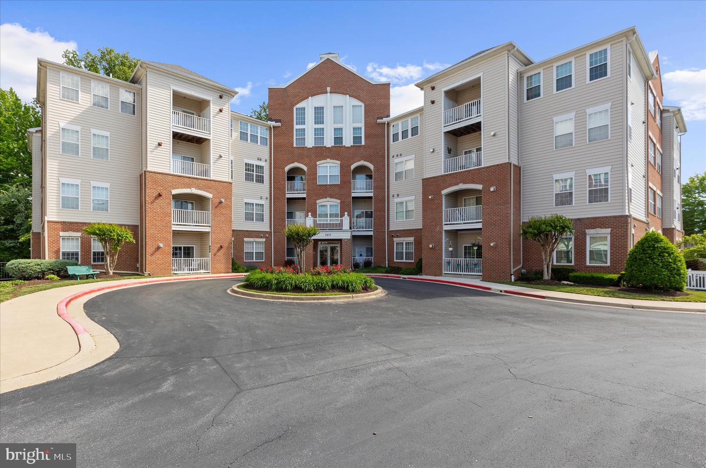 2610 CHAPEL LAKE DR #404