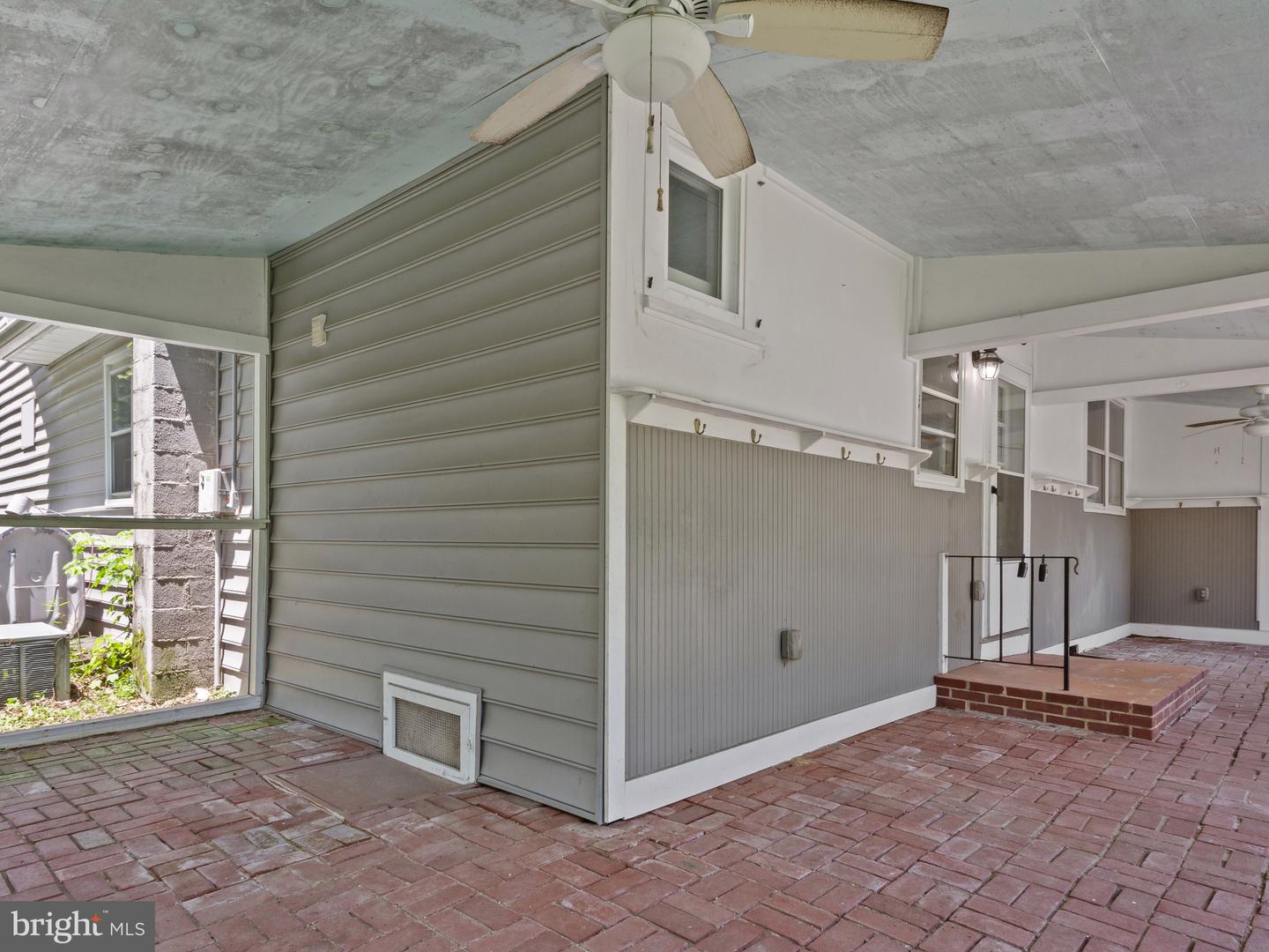 1413 Central Ave E Property Photo 4
