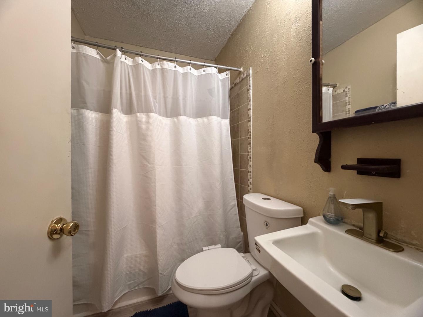 1345 Chapelview Dr Property Photo 6