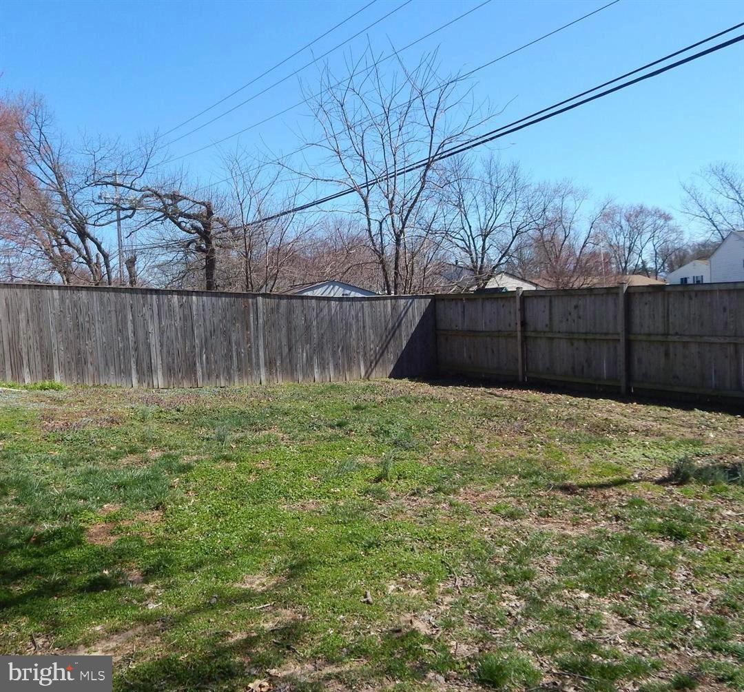 1073 Kings Rd Property Photo 3