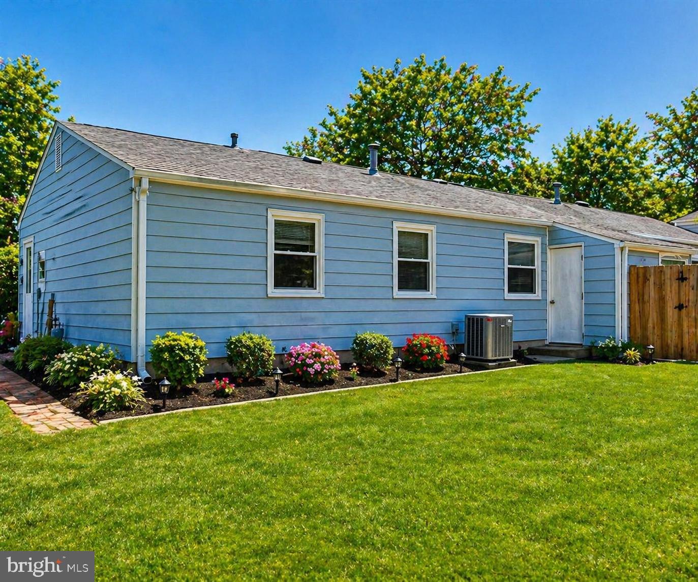 1073 Kings Rd Property Photo 5