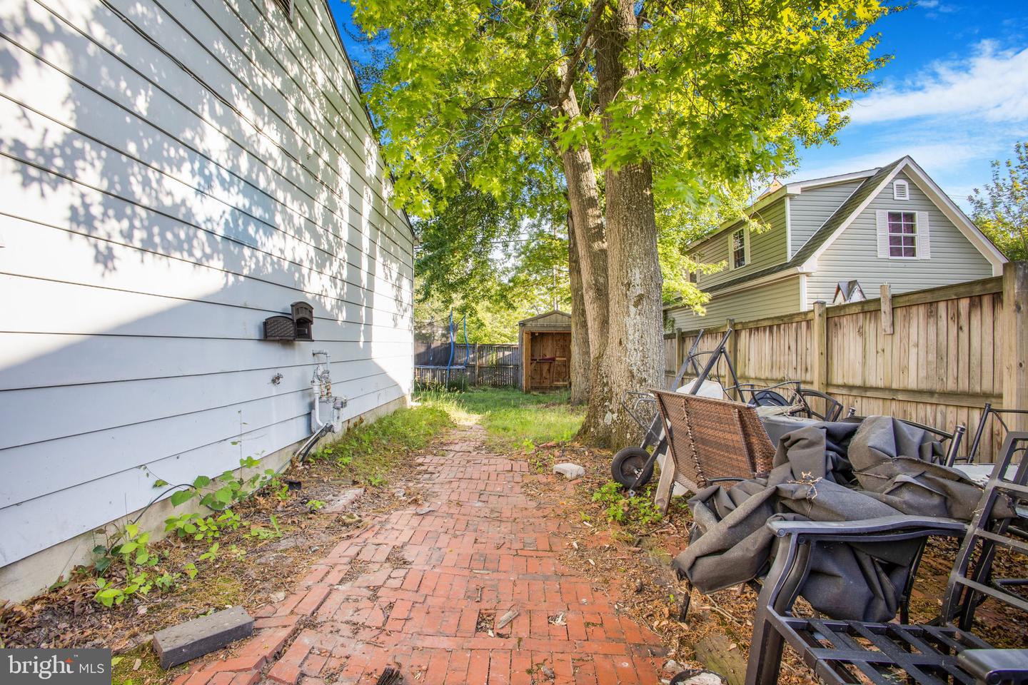 1073 Kings Rd Property Photo 8