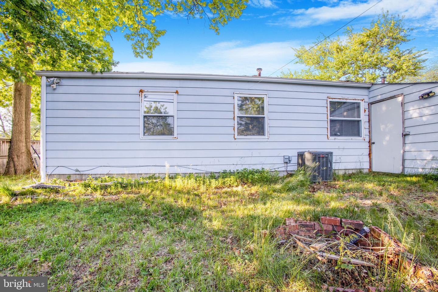 1073 Kings Rd Property Photo 11