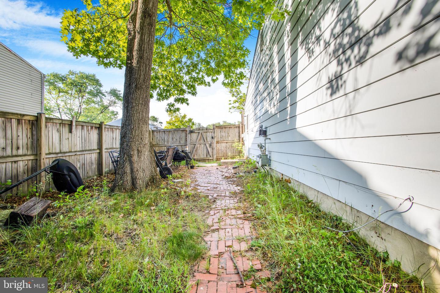 1073 Kings Rd Property Photo 12