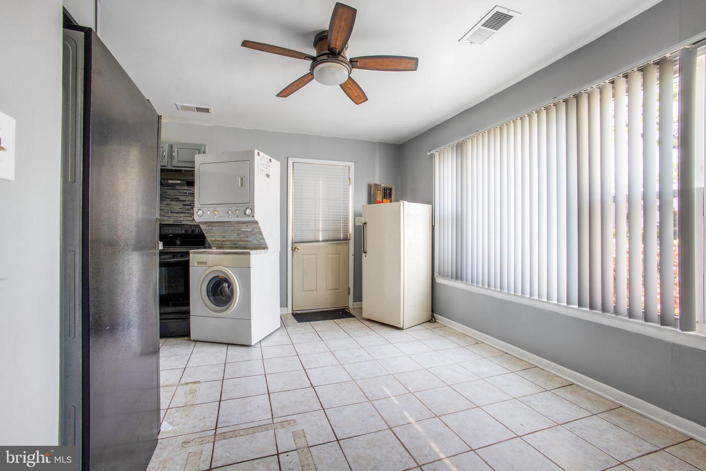 1073 Kings Rd Property Photo 35