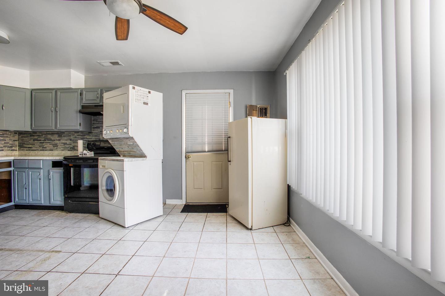 1073 Kings Rd Property Photo 36