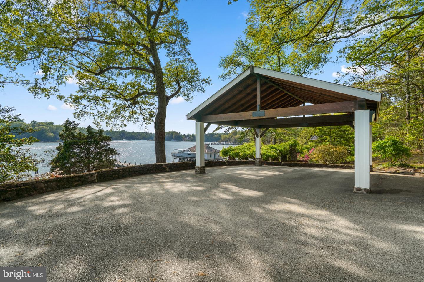 674 Hendler Rd Property Photo 3