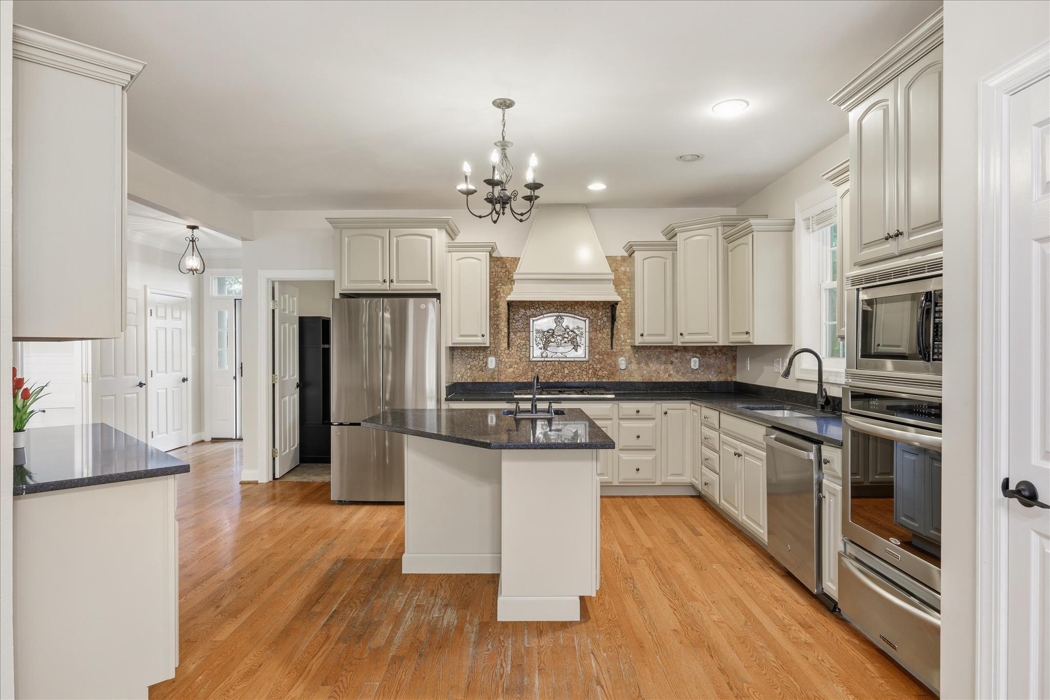 262 Capote Ct E Property Photo 5