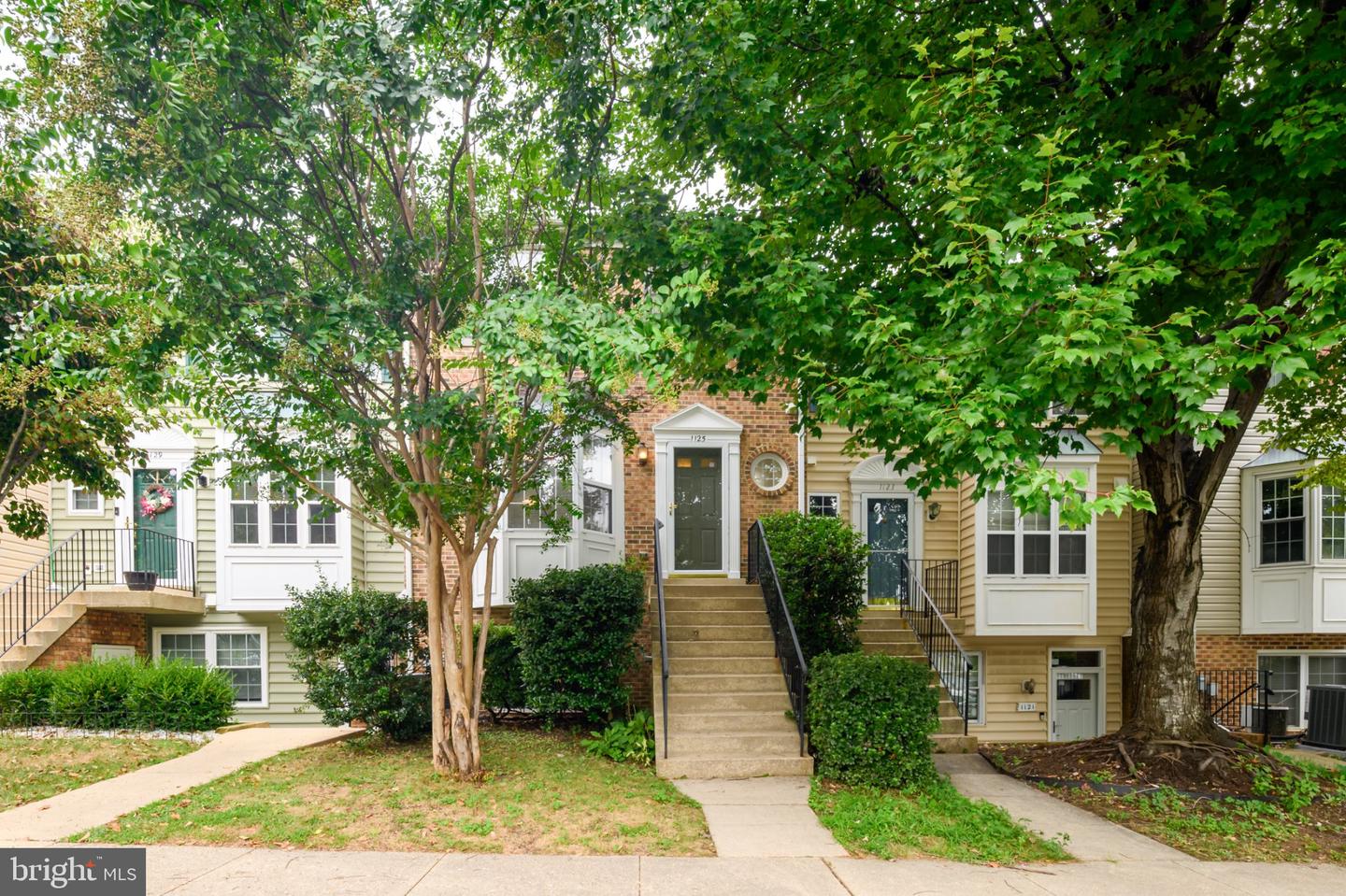 1125 SIMSBURY CT Property Photo 1