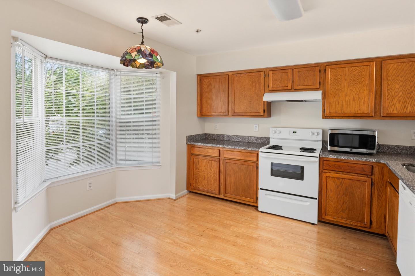 1125 Simsbury Ct Property Photo 2