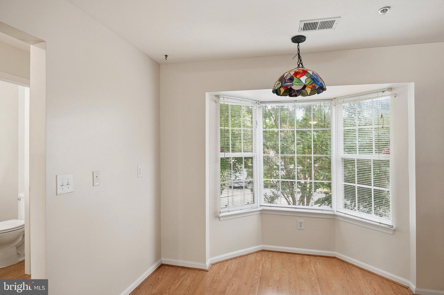 1125 Simsbury Ct Property Photo 3