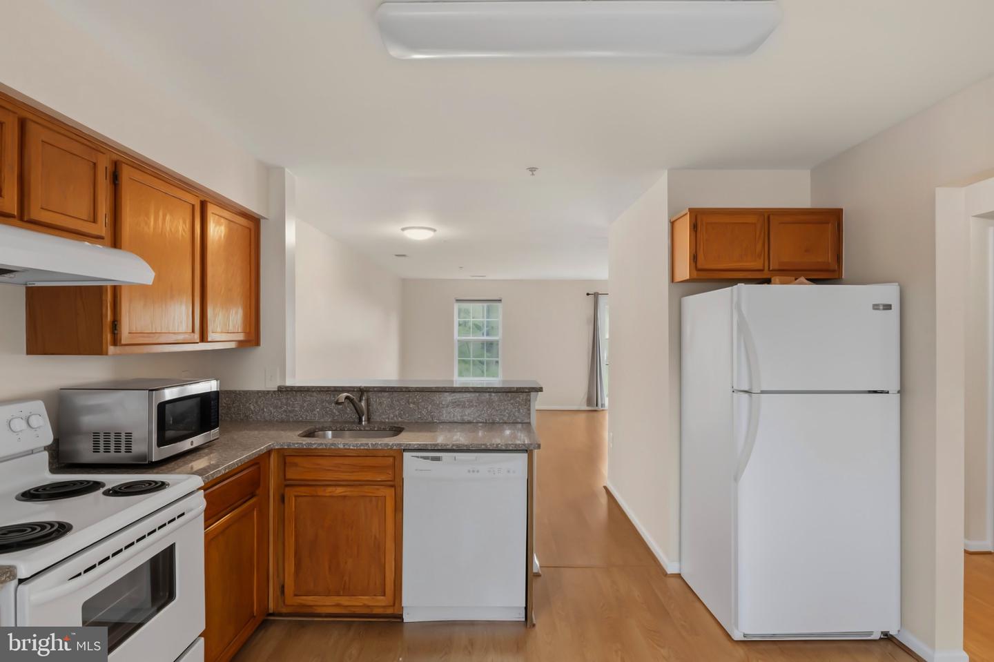 1125 Simsbury Ct Property Photo 4