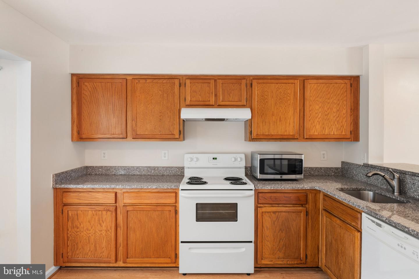 1125 Simsbury Ct Property Photo 5