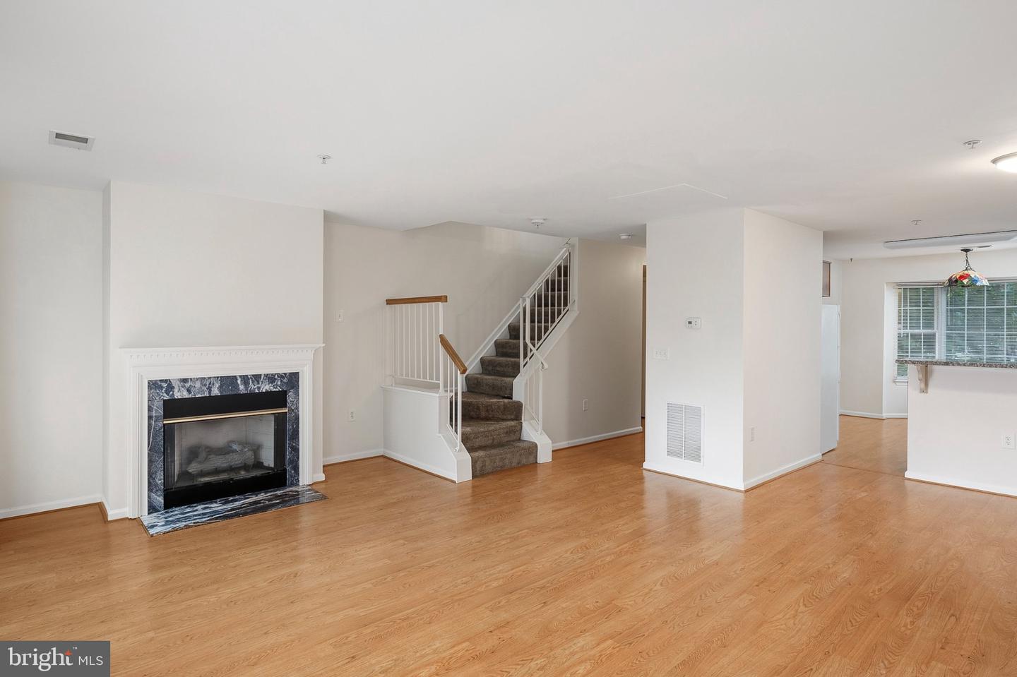 1125 Simsbury Ct Property Photo 7