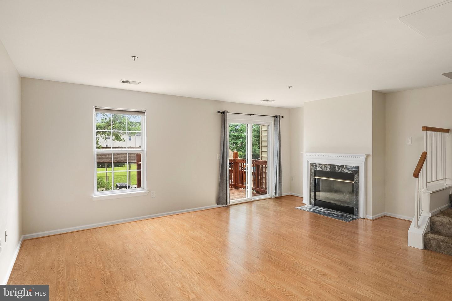 1125 Simsbury Ct Property Photo 8