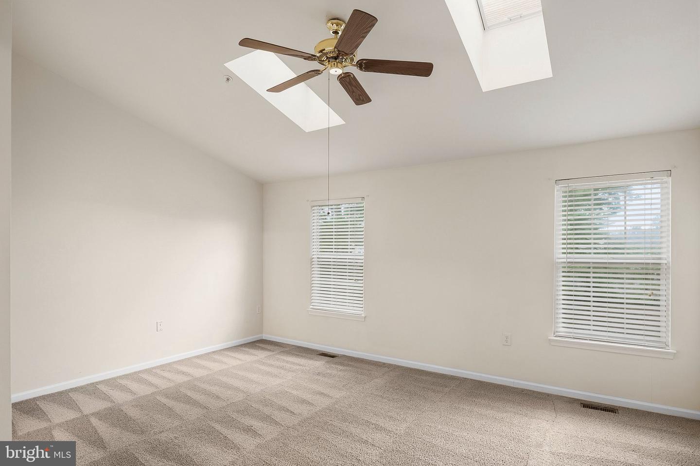 1125 Simsbury Ct Property Photo 9