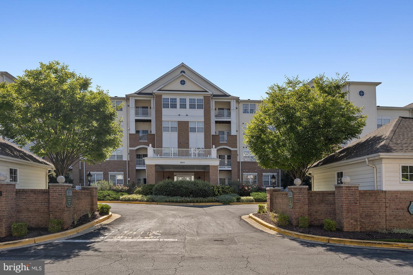 2605 CHAPEL LAKE DR #101 Property Photo 1