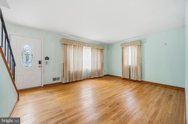 6231 Groveland Rd Property Photo 4