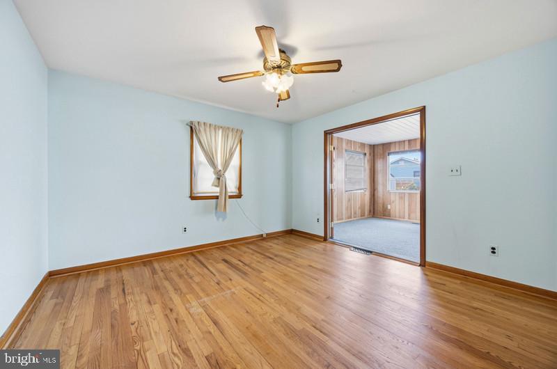 6231 Groveland Rd Property Photo 9