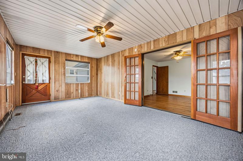6231 Groveland Rd Property Photo 11