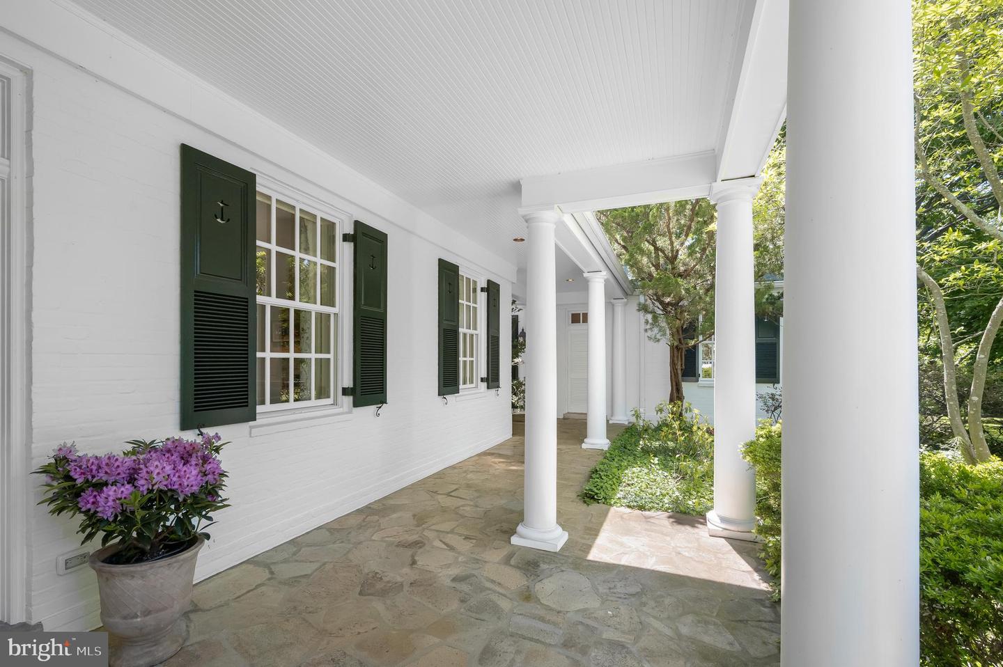 747 Bywater Rd Property Photo 9