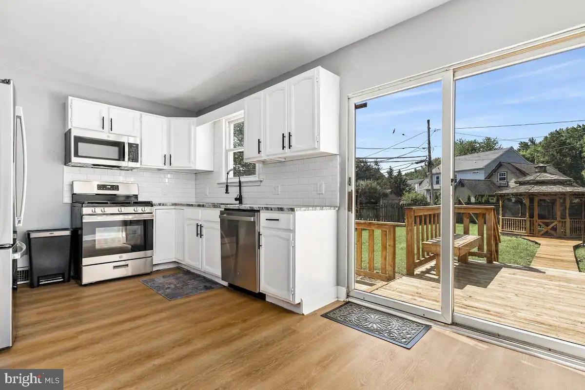 301 Beverley Pl Property Photo 2