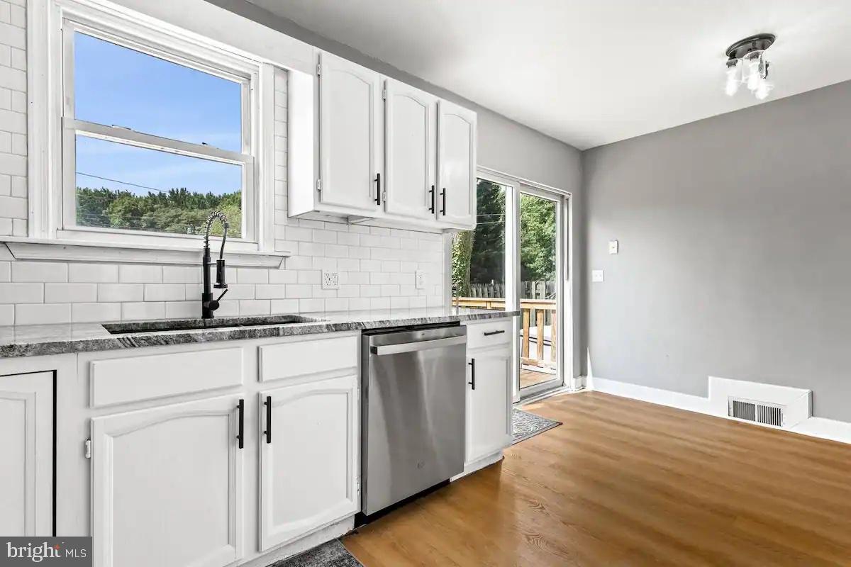 301 Beverley Pl Property Photo 35