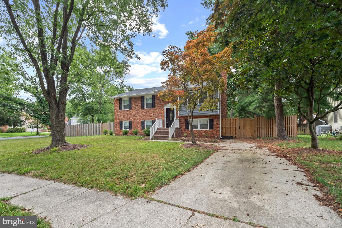 481 Eastwood Ct Property Photo 2