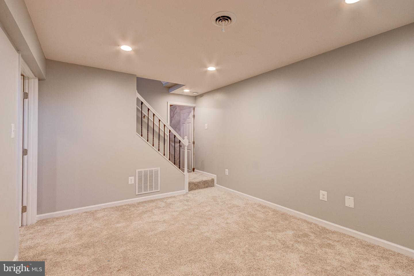 7925 Carriage Dr Property Photo 27
