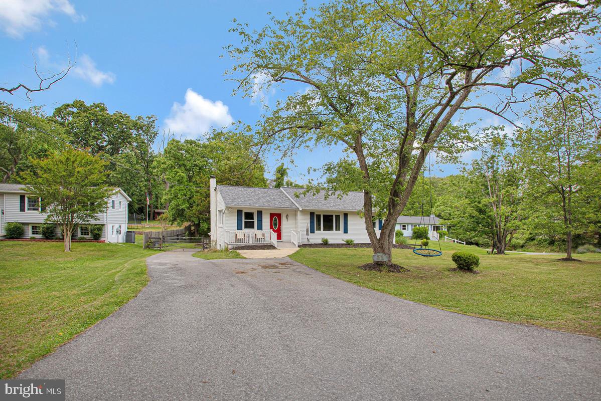 976 Shore Acres Rd Property Photo 2