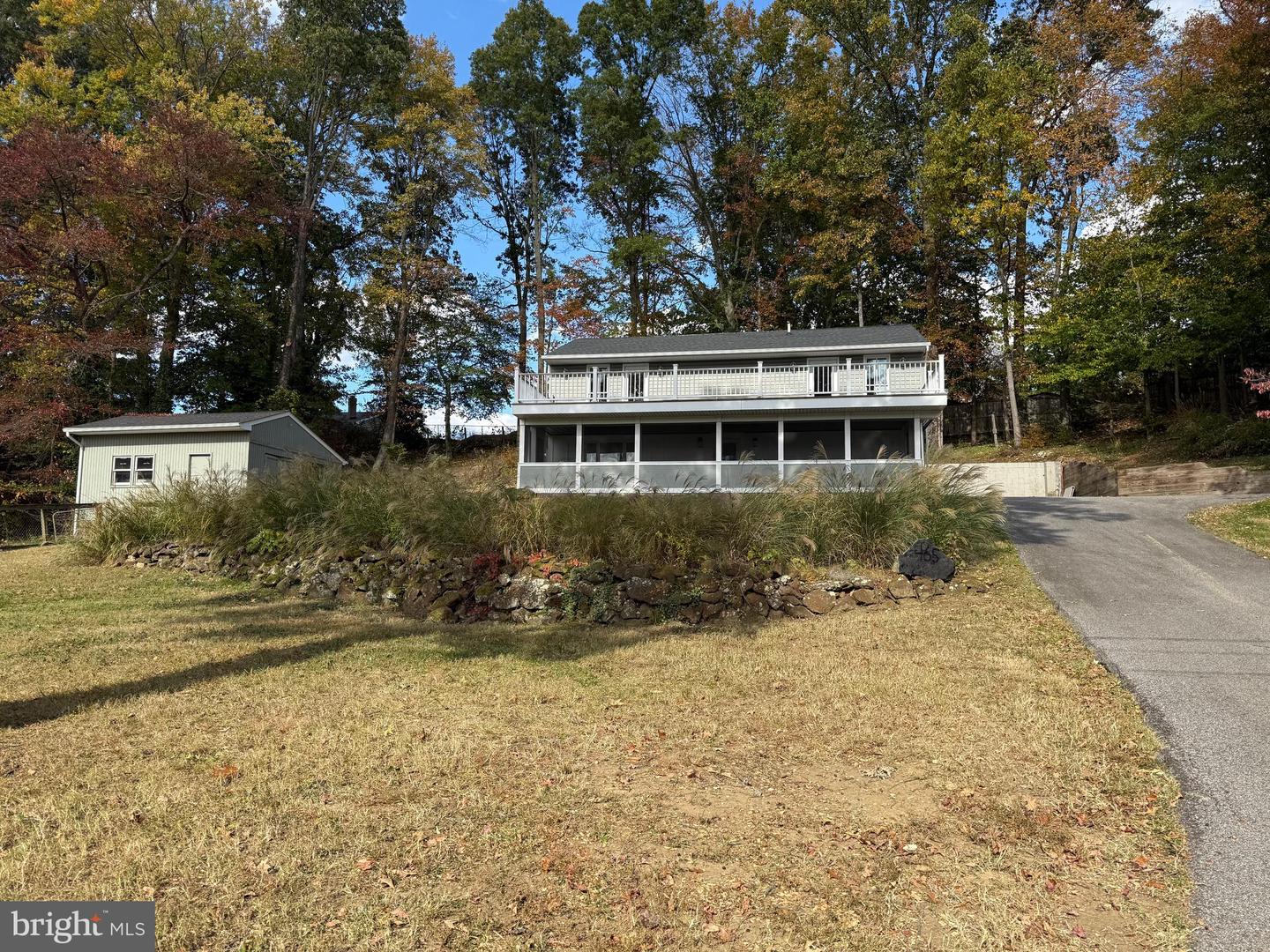 453 WALNUT DR Property Photo 1