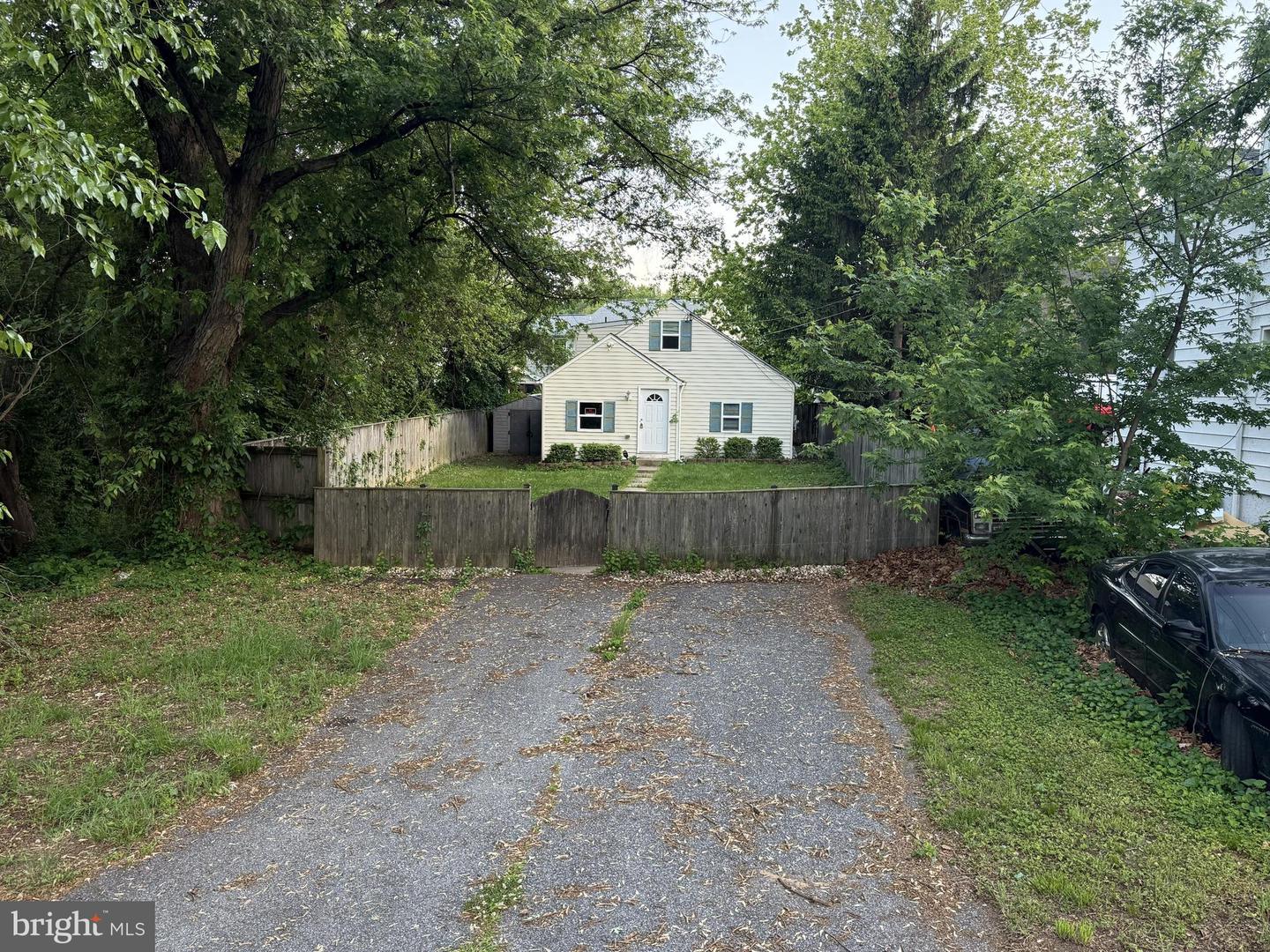 215 Sycamore Property Photo 3