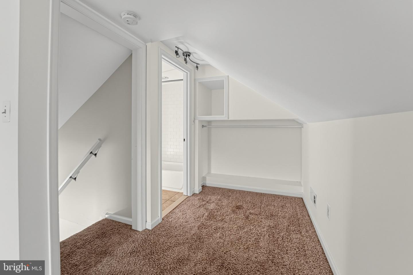 215 Sycamore Property Photo 6