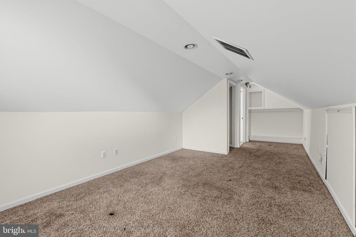 215 Sycamore Property Photo 7