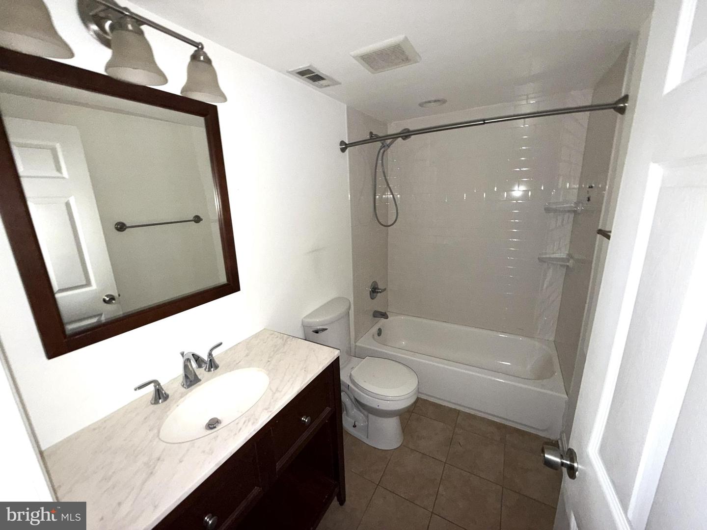 215 Sycamore Property Photo 8