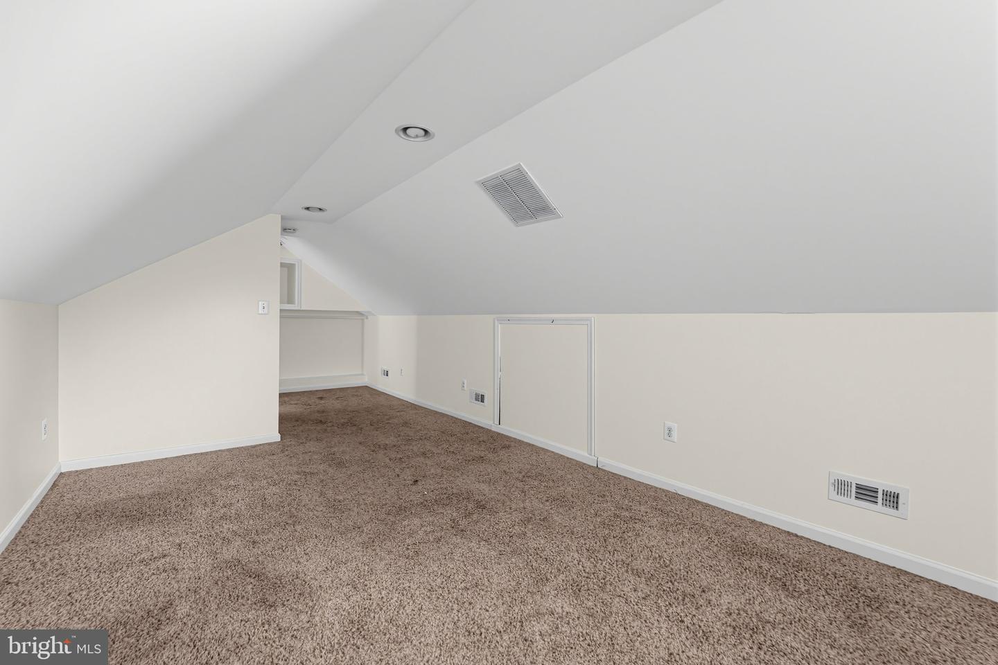 215 Sycamore Property Photo 8