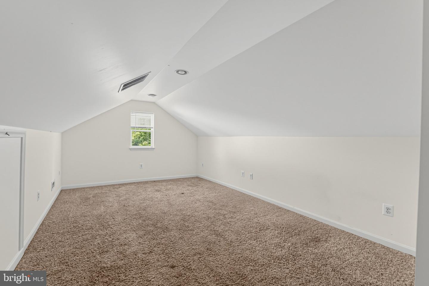 215 Sycamore Property Photo 17