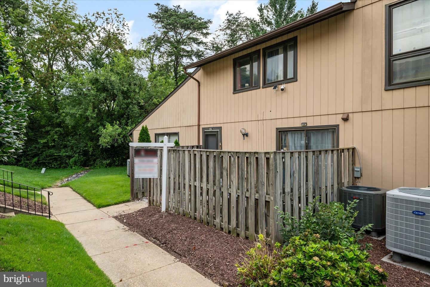 516 West Ct Property Photo 3