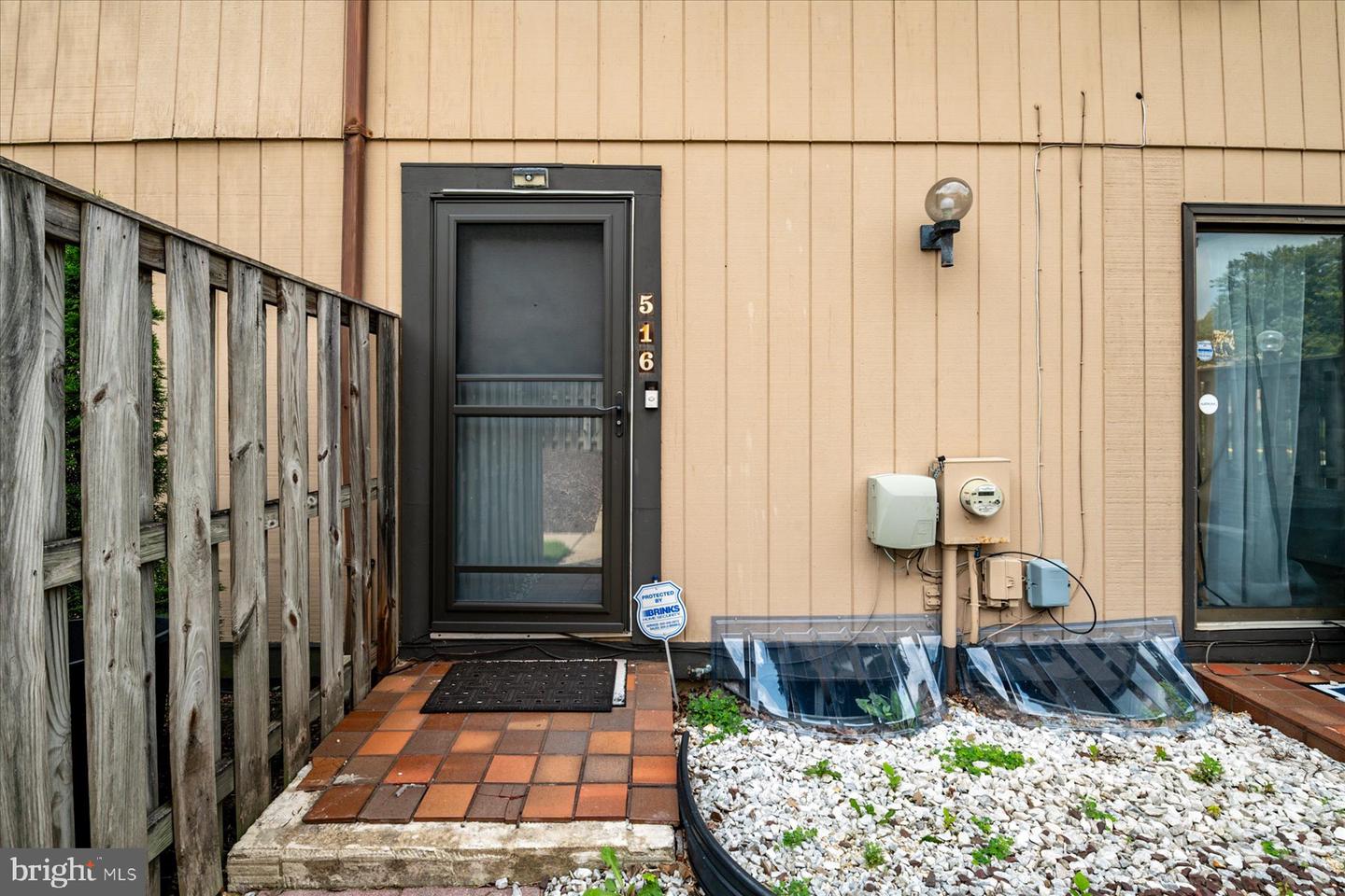 516 West Ct Property Photo 4