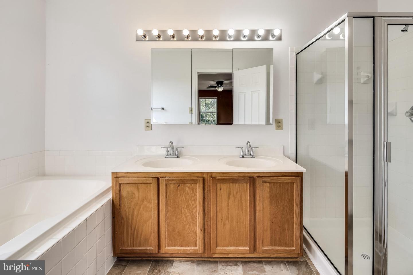 2018 Cooper Point Ct Property Photo 17