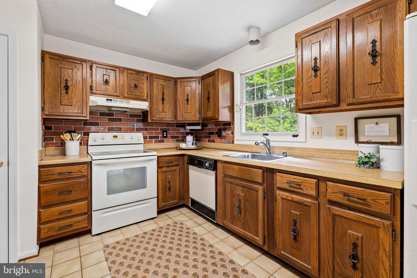 7792 Kawshek Path Property Photo 9
