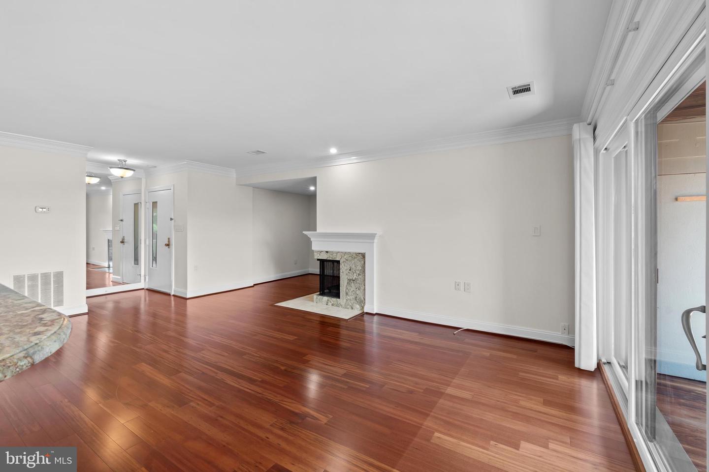 15 President Point Dr #b2 Property Photo 10