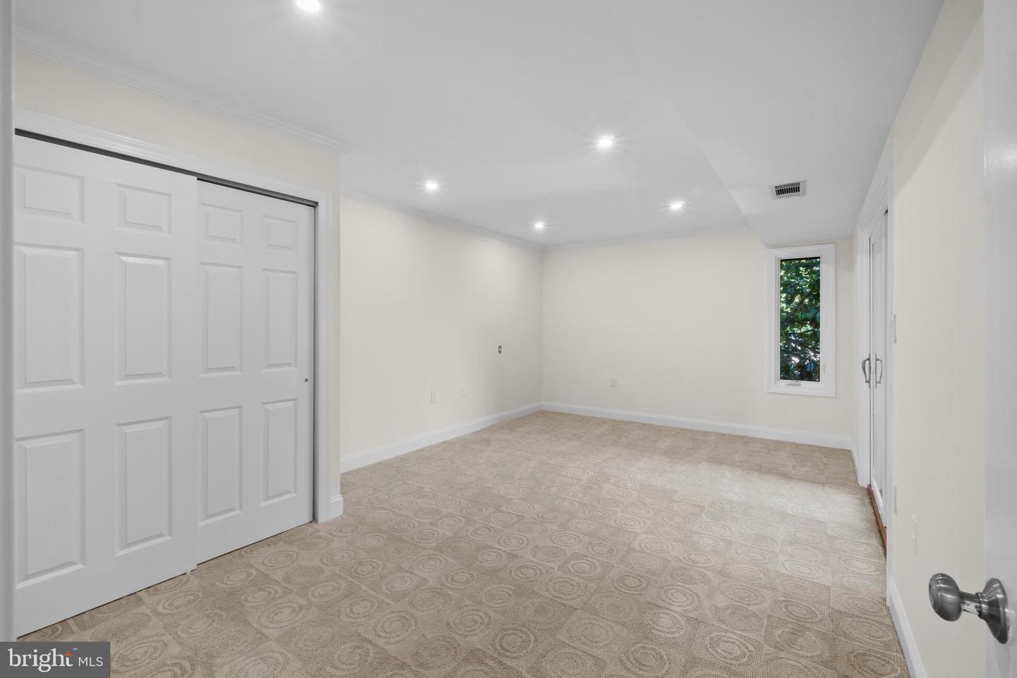 15 President Point Dr #b2 Property Photo 24