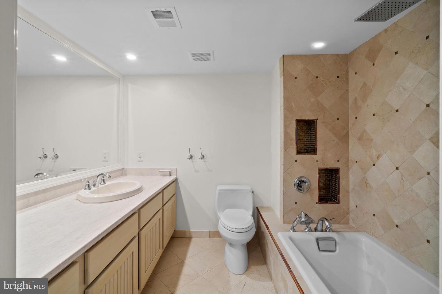 15 President Point Dr #b2 Property Photo 26