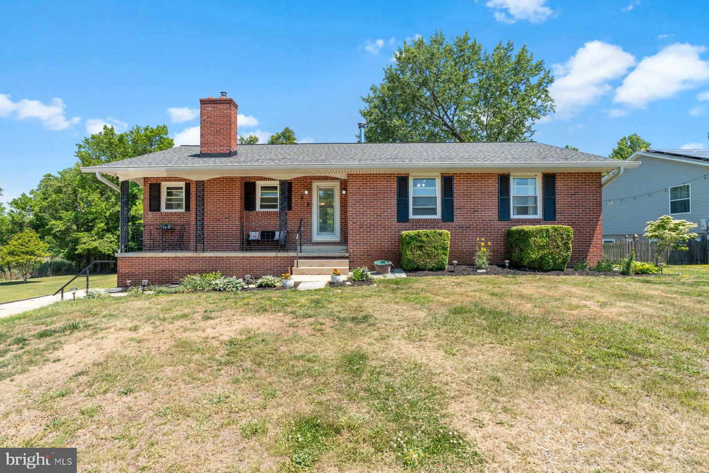 1518 Ridgely Dr Property Photo 3
